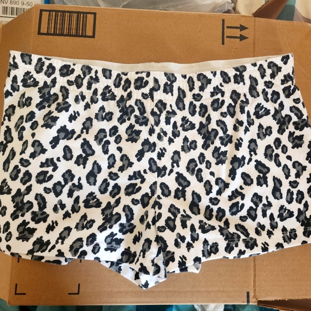 Animal print OP elastic comfy shorts